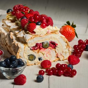 Rulada Pavlova cu fructe proaspete